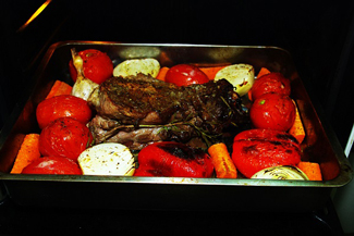 Печеня з баранини з овочами в духовці, фото рецепт