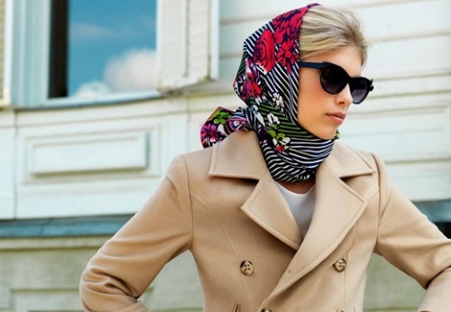 Як носити хустку на голові: як правильно завязувати і з чим носити
