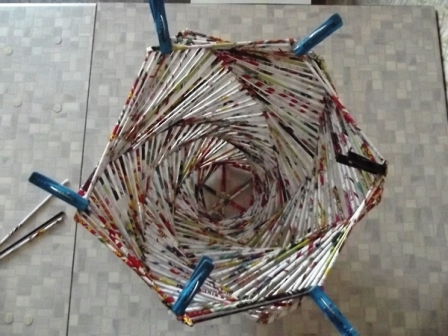 Як зробити абажур з газетних трубочок – плетіння, майстер клас для початківців
