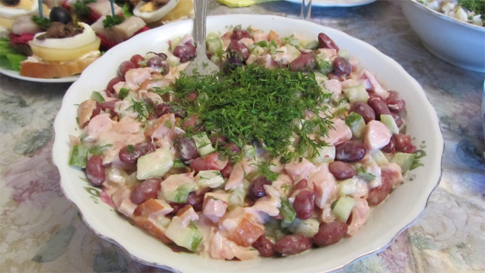 Салат з консервованої квасолею: прості і смачні рецепти