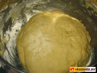 Дріжджове тісто для домашньої здобної випічки, фото рецепт