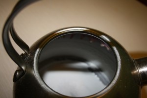 Як очистити чайник від накипу, нальоту та іржі. Корисні поради як прибрати накип у чайнику
