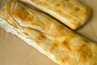Абрикосовий штрудель з сирного тіста, фото рецепт
