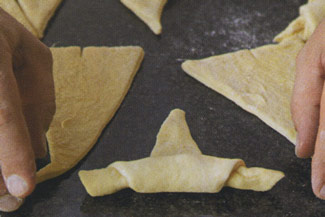 Круасани з листкового бездріжджового тіста, фото рецепт
