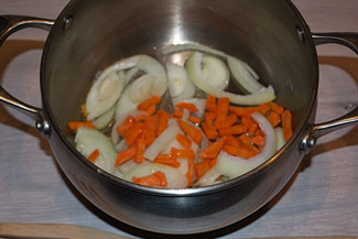 Картопля тушкована з шматочками індички, фото рецепт