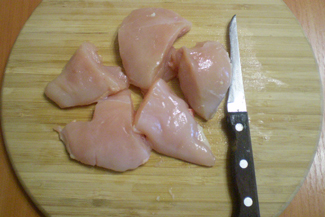 Куряча грудка шматочками на сковороді, фото рецепт