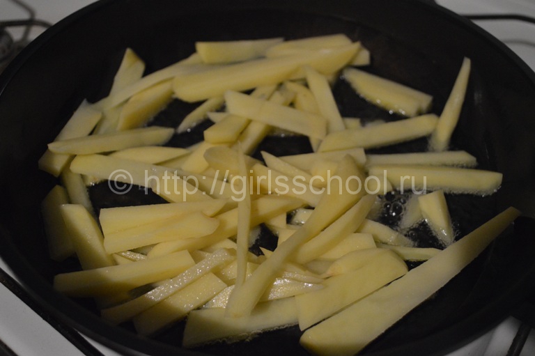 Як смачно посмажити картоплю на сковороді