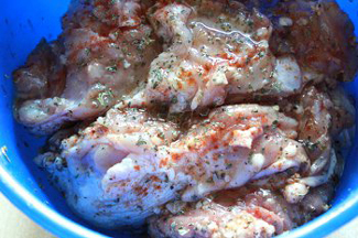 Курячі стегенця на мангалі, фото рецепт