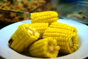Як і скільки потрібно варити кукурудзу в качанах – традиційний і швидкий рецепти
