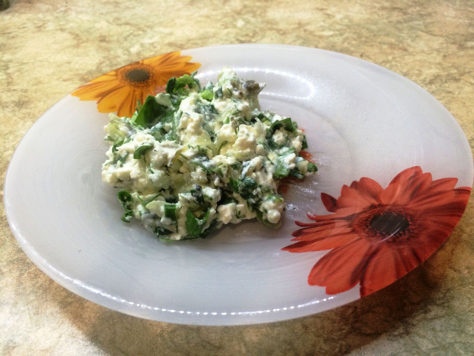 Поживний салат з сиром і зеленню, фото рецепт