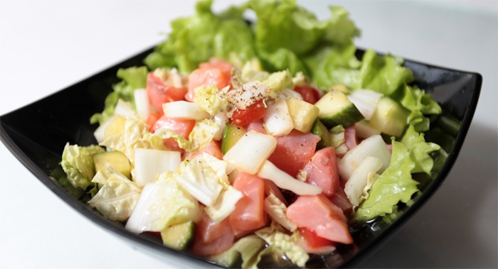 Салат з пекінської капусти з крабовими паличками: прості і смачні рецепти