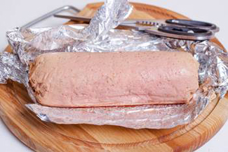 Варена ковбаса по домашньому з курки, фото рецепт