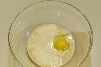 Пиріжки з яйцями і цибулею на кефірі, фото рецепт