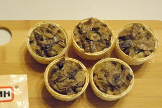 Святкові тарталетки з грибами, фото рецепт