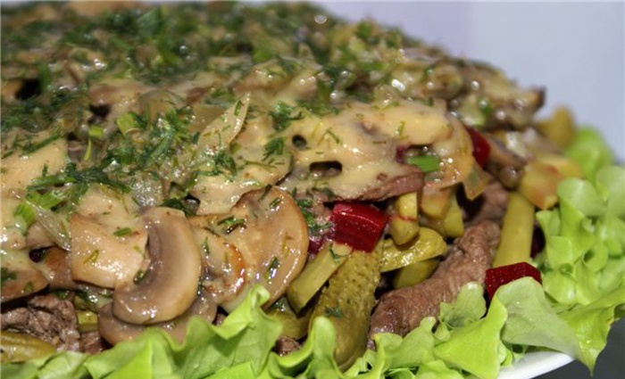 Салат з яловичим серцем: смачні рецепти приготування з огірком і цибулею