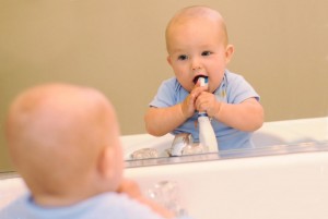 Як чистити зуби дітям