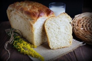 Як спекти хліб в духовці. Рецепти: пшеничний з кунжутом (фото), на заквасці хмельовий