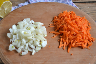Запечена скумбрія у фользі з морквою, фото рецепт