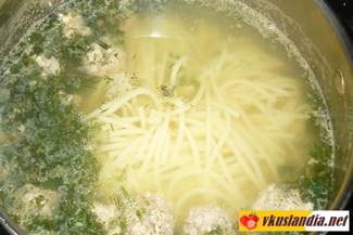 Суп з фрикадельками і локшиною, фото рецепт