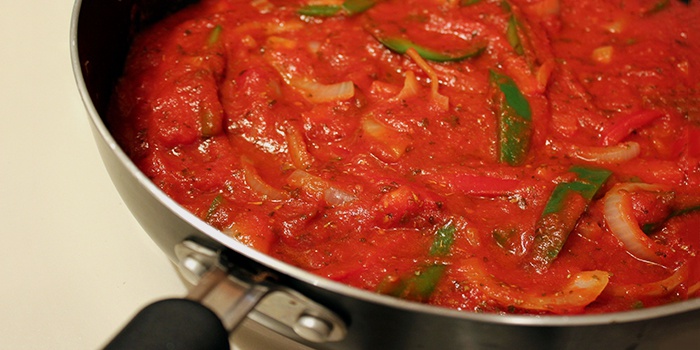 Підлива для котлет з томатною пастою і сметаною: рецепт приготування