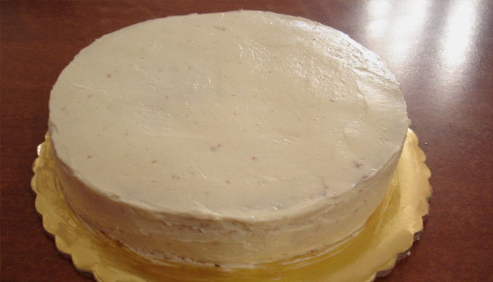 Крем під мастику для торта: рецепт масляного зі згущеним молоком, білкового і ганаша