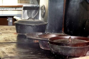 Як очистити чавунну сковороду від нагару в домашніх умовах