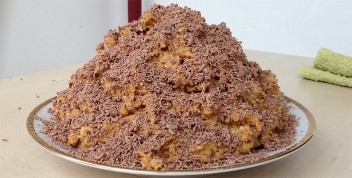 Торт Мурашник з печива і згущеного молока: класичний рецепт без випічки