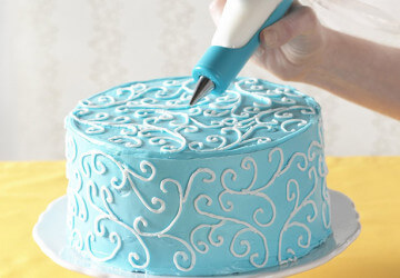 Як зробити прикраси для торта своїми руками?