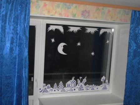 Новорічна прикраса вікон з паперу (картинки на вікна)