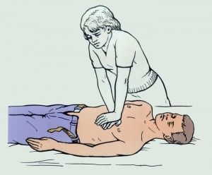 Коли показаний масаж серця і штучне дихання: ознаки зупинки кровообігу