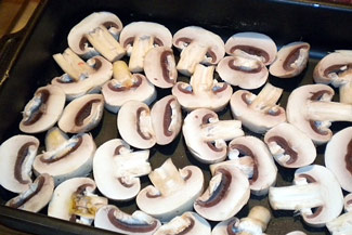 Мясо по французьки в духовці з грибами, фото рецепт