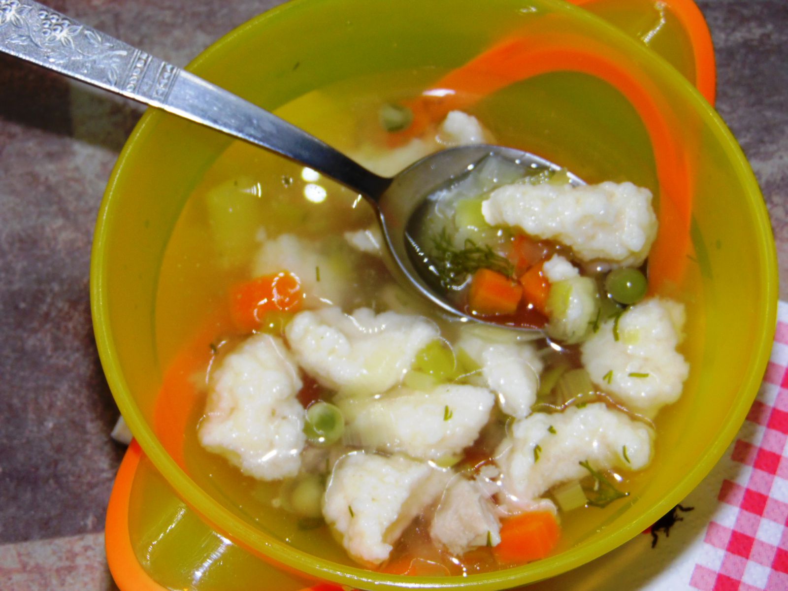Дитячий суп з заварними галушками, фото рецепт