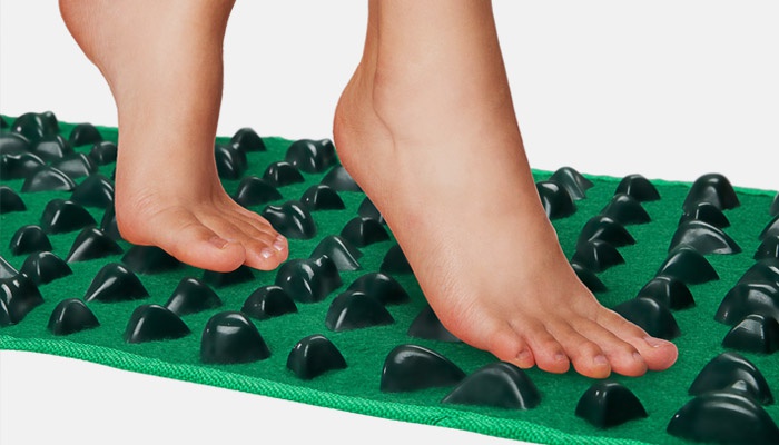 Масажний килимок для ніг: як зробити своїми руками для дитини