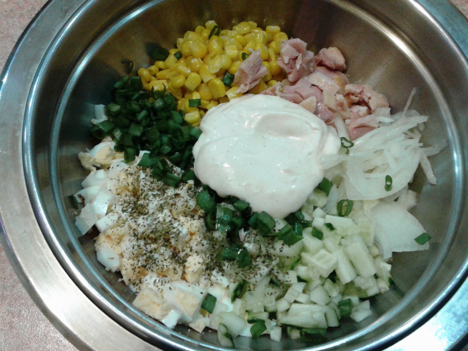 Салат з копченою курячою грудкою, фото рецепт