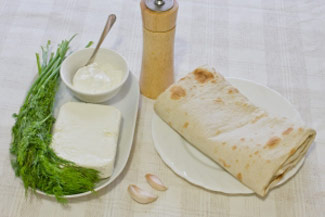 Закуска з лаваша з начинкою з сиру і зелені, фото рецепт