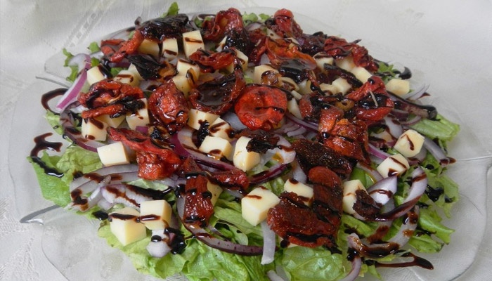 Моцарела з томатами: рецепти приготування салатів і закусок
