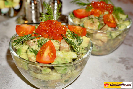 Салат з червоної риби і авокадо, фото рецепт