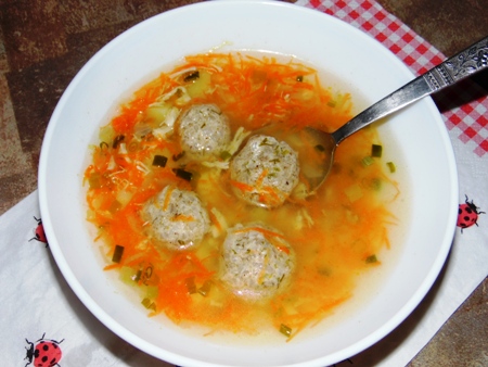 Дитячий овочевий суп з рисовими фрикадельками, фото рецепт