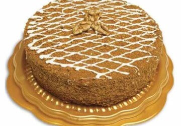 Як прикрасити медовий торт?