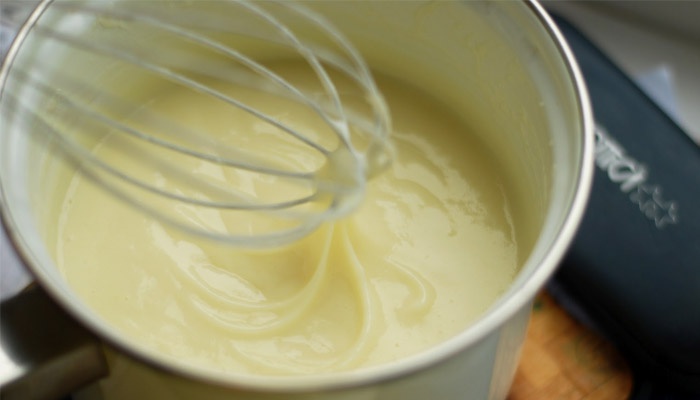 Класичний крем для Наполеона: рецепт заварного зі згущеним молоком