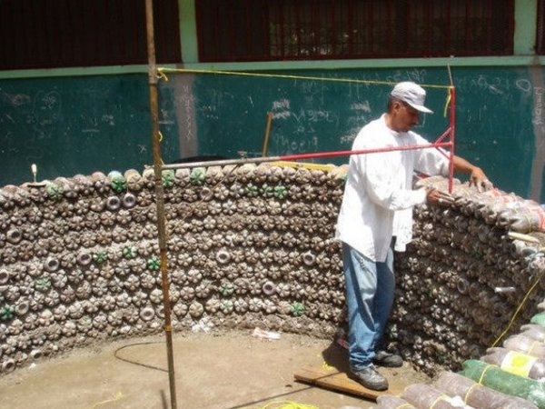 Пластикові пляшки використовуємо з користю