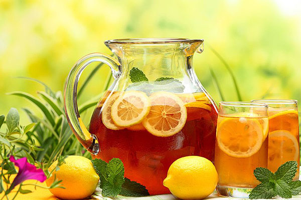 Улюблені рецепти чаю з лимоном і його корисні властивості
