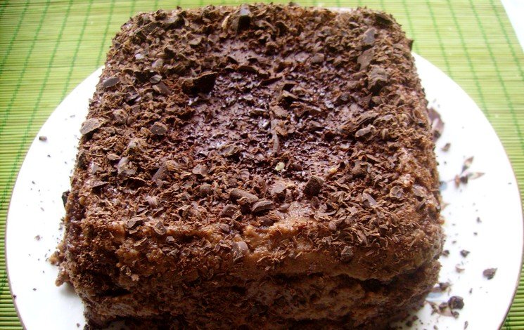 Шоколадний торт з пісочного печива