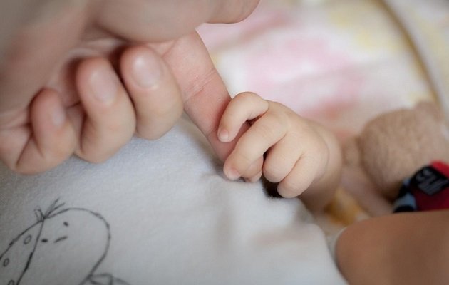 Особливості догляду за новонародженою дитиною перший місяць після пологів