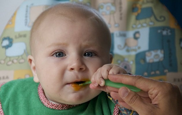 Режим харчування дитини в 6 місяців   яким має бути зразкове меню штучника і малюка на грудному вигодовуванні
