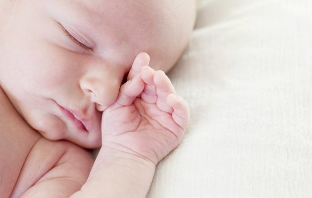 Висип на обличчі, тілі і щоках у немовляти   як лікувати немовля?