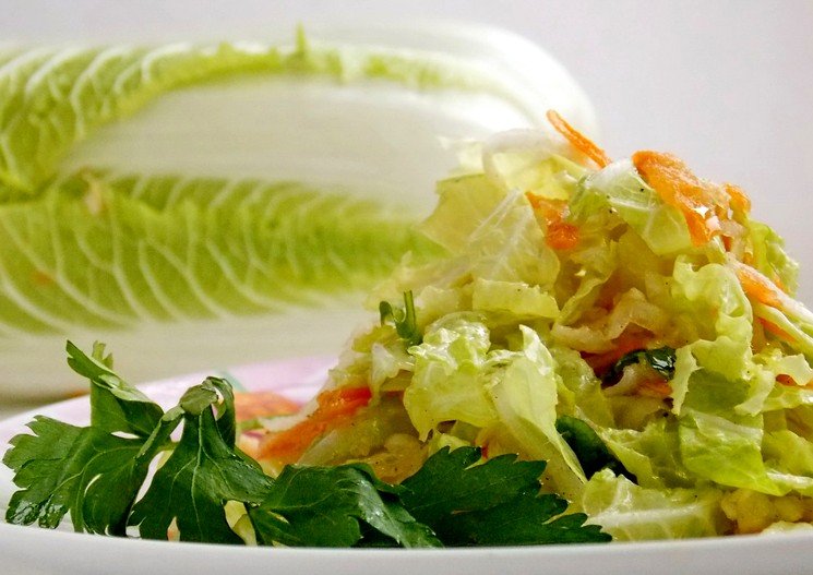Оригінальний салат з пекінської капусти