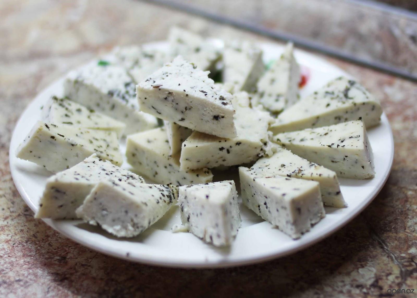 Домашній рецепт сиру з зеленню