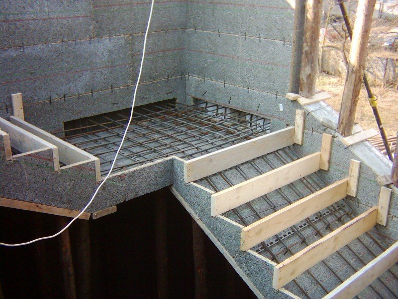 Сходи з бетону: особливості самостійного виготовлення