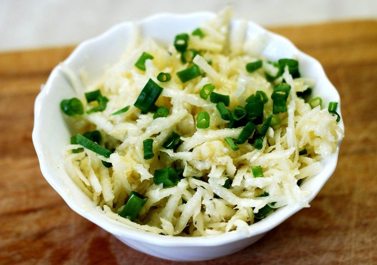 Класичний салат з чорної редьки Класичний салат з чорної редьки